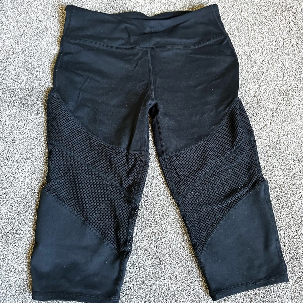 Fabletics 3/4 Crop Black Leggings Mesh Knees  Size Small
